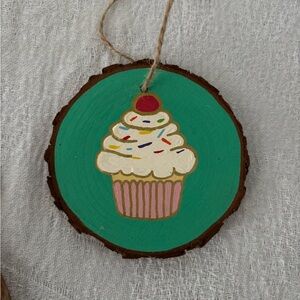 Cupcake Ornament with Green Background